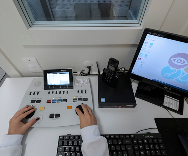 Entrada da clínica de audiometria em Moema, São Paulo