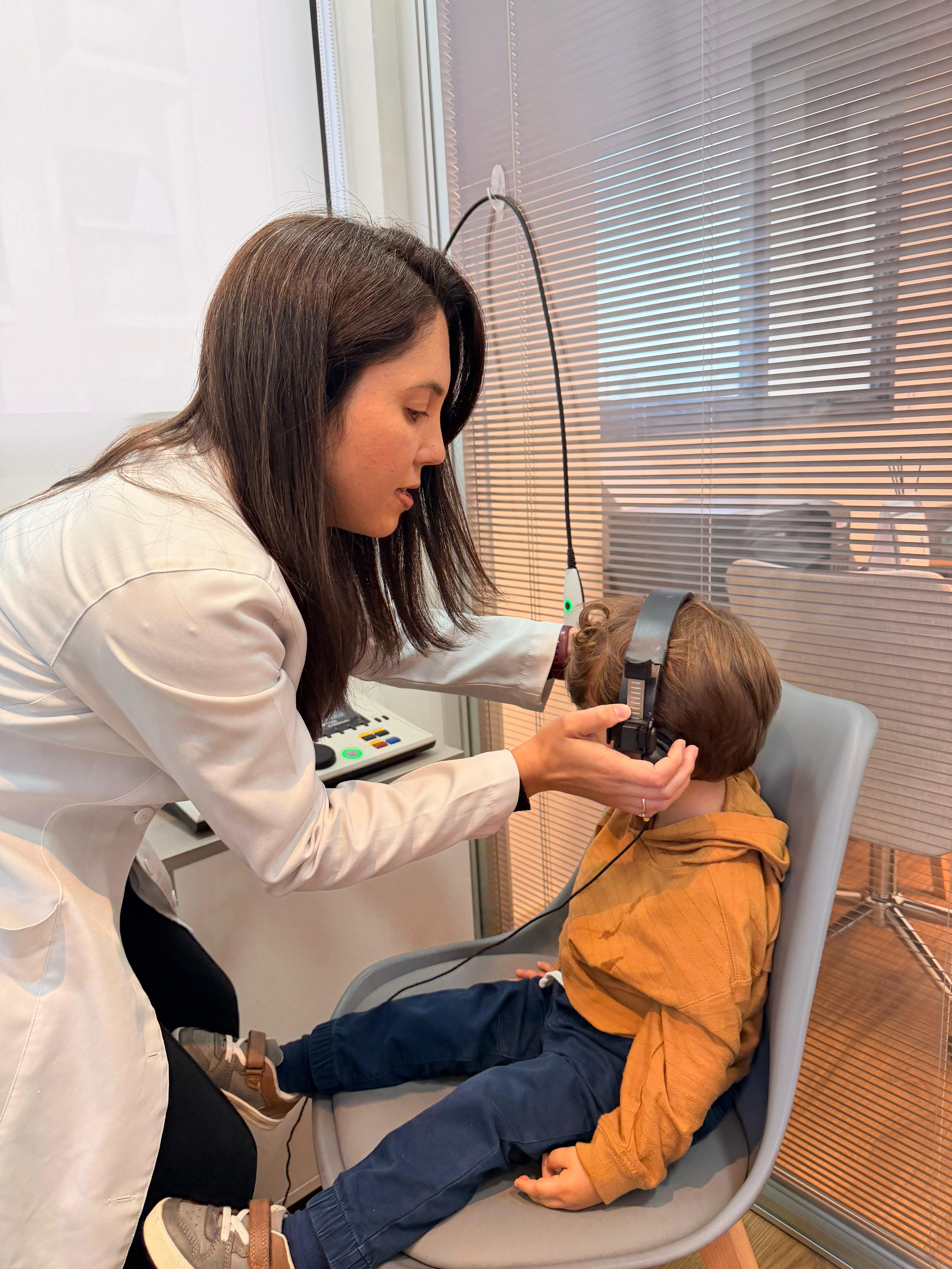 Equipamento de impedanciometria para avaliação do tímpano e orelha média